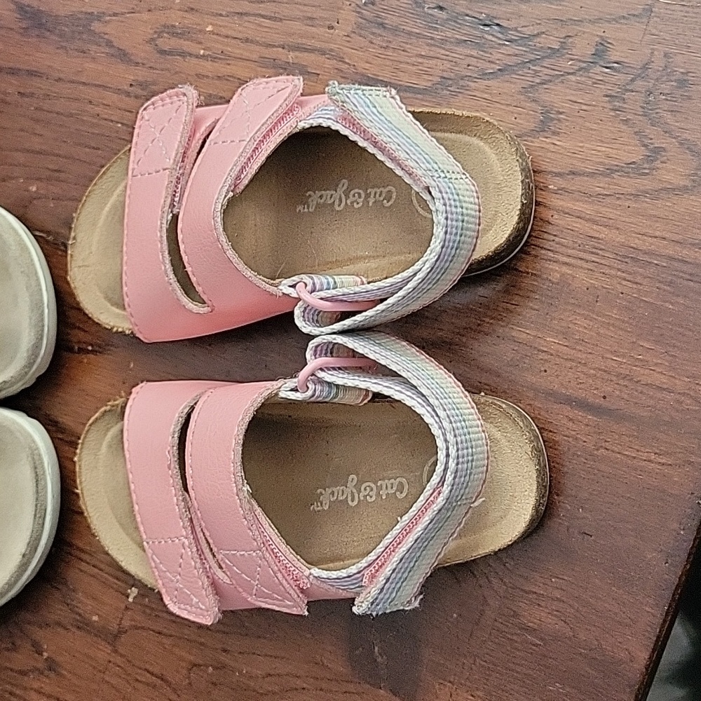 2 pair little girls size 5 sandals - Picture 3 of 7